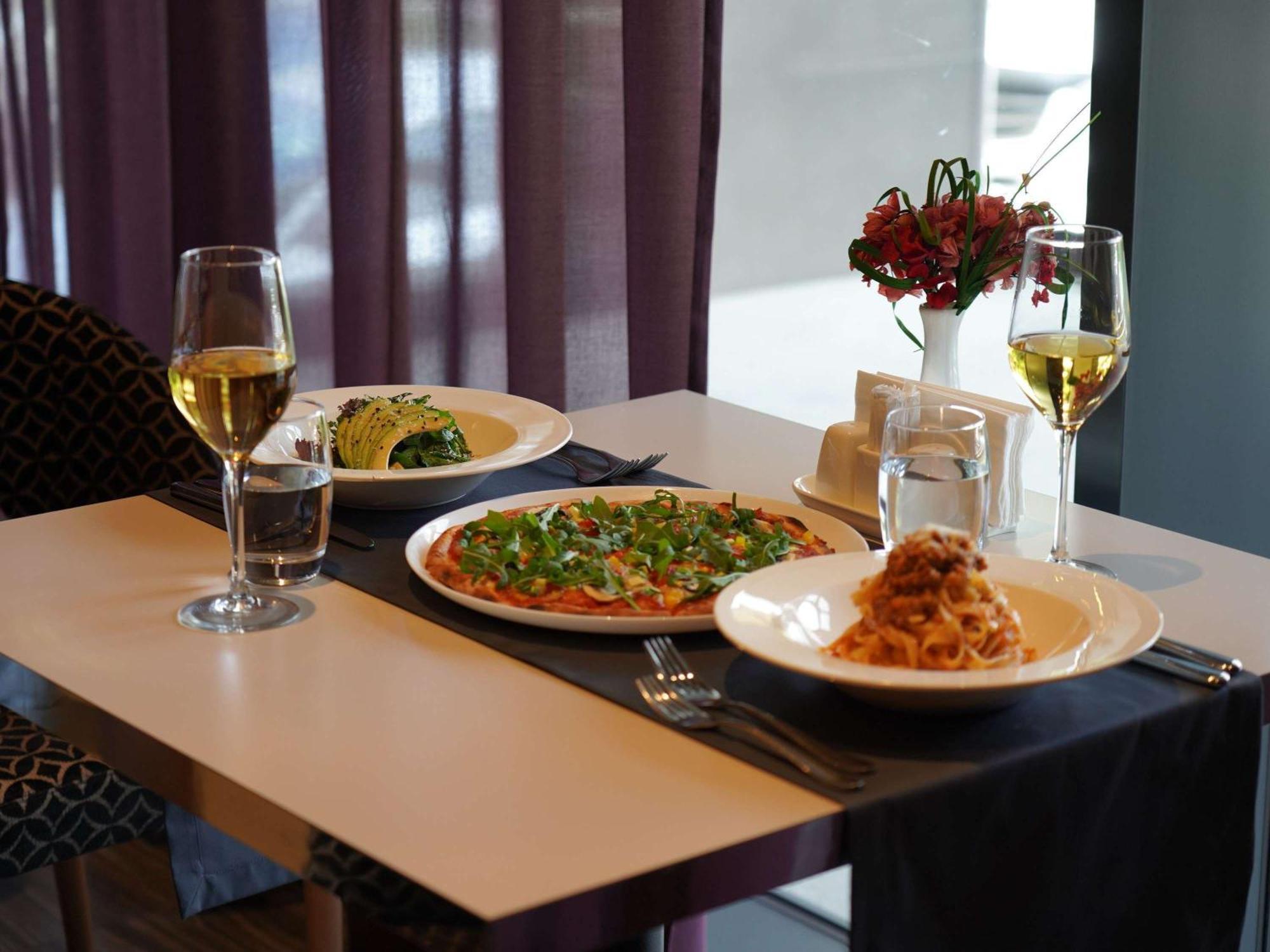 Mercure Almaty City Center Eksteriør billede